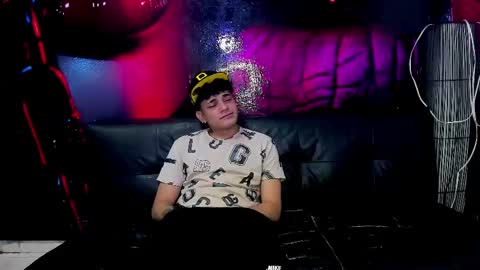 Snapshot of secretpartys chatting on 03-09-25, 03:54 3some HORNY KIMGOOD GIRL LOOKING TO EXPERIENCE ALL KINDS OF SHOW online show from 03-09-25, 03:54