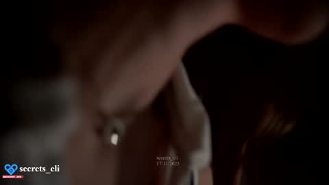 Snapshot of secrets_eli chatting on 11-17-25, 04:35 Eliz online show from 11-17-25, 04:35