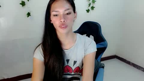 Snapshot of seducive_allea chatting on 10-15-25, 05:57 seducive_allea online show from 10-15-25, 05:57