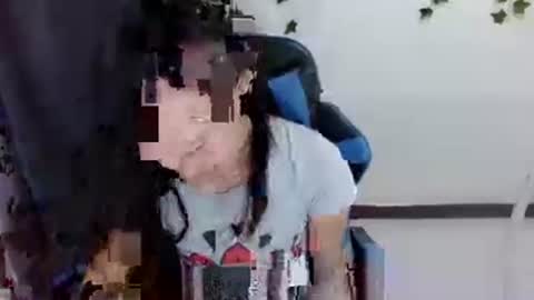 Snapshot of seducive_allea chatting on 11-10-25, 11:20 seducive_allea online show from 11-10-25, 11:20