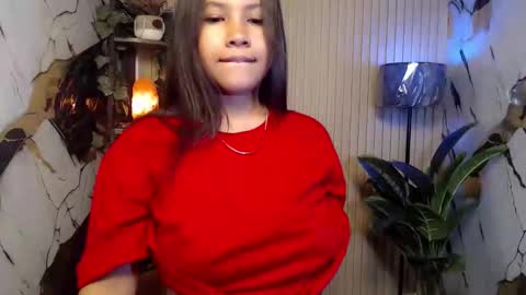 Snapshot of seductive_elle chatting on 10-24-25, 11:06 ellie online show from 10-24-25, 11:06