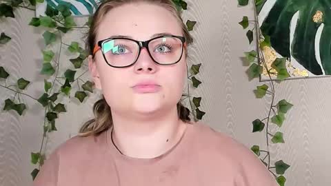 seductive_she_wolf online show from 10-18-25, 07:03