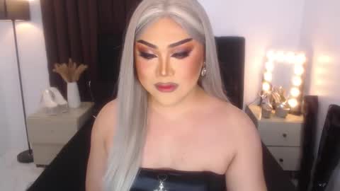 Snapshot of seductivelolalola chatting on 02-15-25, 07:06 Natalie Mefford online show from 02-15-25, 07:06