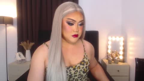 Snapshot of seductivelolalola chatting on 02-16-25, 06:43 Natalie Mefford online show from 02-16-25, 06:43