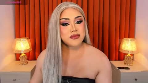 Snapshot of seductivelolalola chatting on 02-22-25, 06:08 Natalie Mefford online show from 02-22-25, 06:08