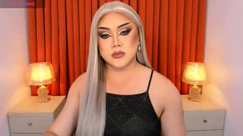 Snapshot of seductivelolalola chatting on 02-25-25, 06:31 Natalie Mefford online show from 02-25-25, 06:31