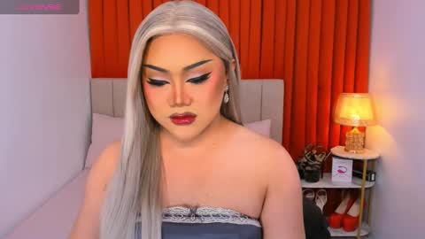 Snapshot of seductivelolalola chatting on 03-12-25, 10:17 Natalie Mefford online show from 03-12-25, 10:17