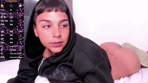 Snapshot of seductivo_jr chatting on 11-08-25, 06:02 seductivo online show from 11-08-25, 06:02