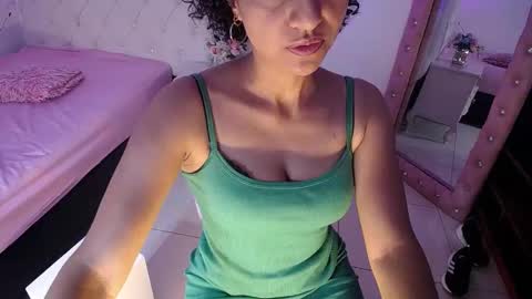Snapshot of seductress_malia chatting on 10-14-25, 01:45 seductress_malia online show from 10-14-25, 01:45