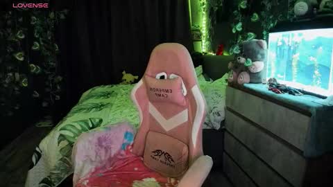 Selby online show from 11-26-25, 04:19