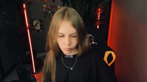 Snapshot of selen_hells_weet chatting on 09-10-25, 05:35 Selena online show from 09-10-25, 05:35