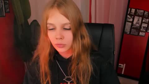 Snapshot of selen_hells_weet chatting on 09-20-25, 06:20 Selena online show from 09-20-25, 06:20