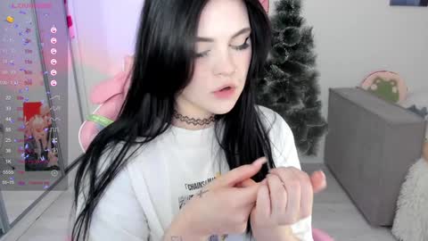 Snapshot of selena___cute chatting on 12-23-24, 08:22 Selena online show from 12-23-24, 08:22