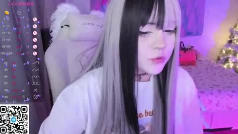 Selena  online show from 12-16-25, 07:13