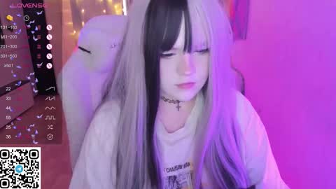 Selena  online show from 02-12-26, 07:25