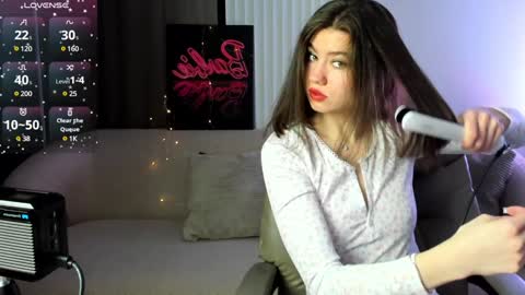 Selena online show from 02-09-25, 12:49