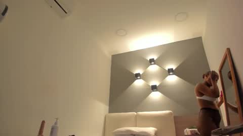 Selena online show from 11-06-25, 11:00