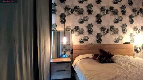 Selena online show from 10-22-25, 04:02