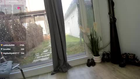 Selena online show from 02-06-25, 10:26