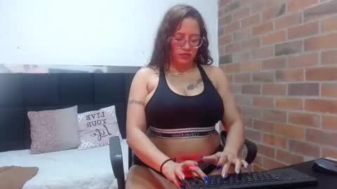 Selena online show from 10-10-25, 01:04