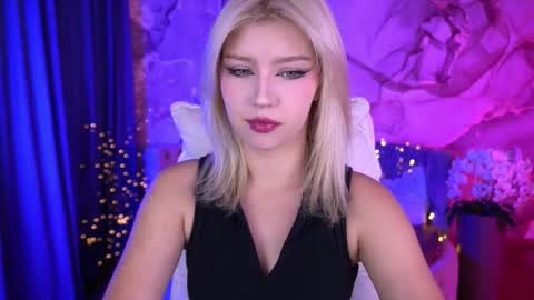 Snapshot of selenairis chatting on 09-18-25, 07:32 selenairis online show from 09-18-25, 07:32