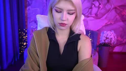 Snapshot of selenairis chatting on 10-11-25, 07:40 selenairis online show from 10-11-25, 07:40