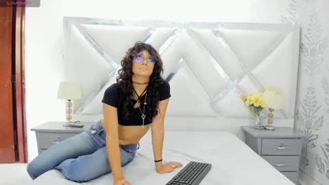 Selena reyess online show from 09-29-25, 08:24