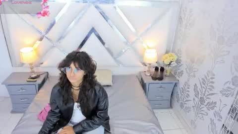 Selena reyess online show from 12-05-25, 12:14