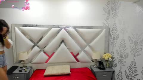 Selena reyess online show from 12-18-25, 12:22