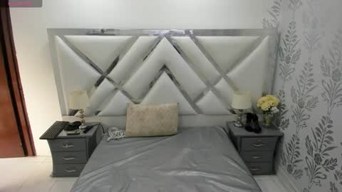 Selena reyess online show from 12-22-25, 12:13