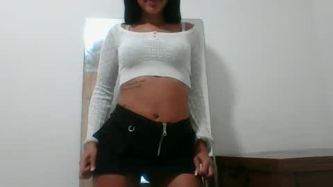 Snapshot of selene_azahar chatting on 09-15-25, 01:27 selene online show from 09-15-25, 01:27