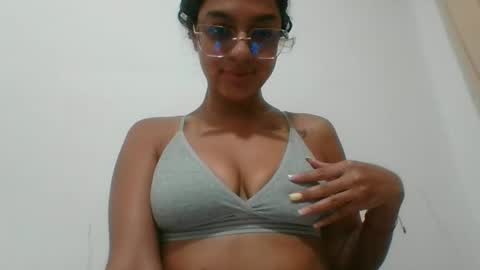 Snapshot of selene_azahar chatting on 09-16-25, 05:19 selene online show from 09-16-25, 05:19