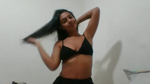 Snapshot of selene_azahar chatting on 09-19-25, 01:29 selene online show from 09-19-25, 01:29