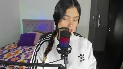 Snapshot of selene_e chatting on 11-12-25, 10:20 Karol. online show from 11-12-25, 10:20