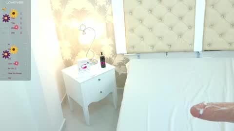 Selene WilliamsGMT-5 700-1400 colombian time online show from 09-23-25, 08:12