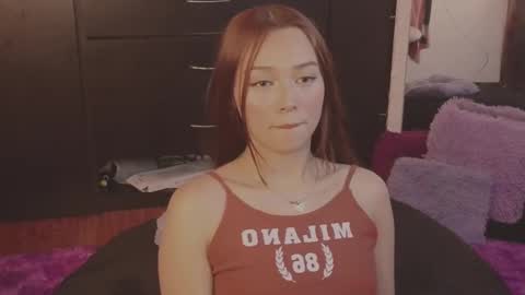 Snapshot of selenee___e chatting on 01-18-25, 03:42 selene online show from 01-18-25, 03:42