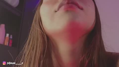 Snapshot of selenee___e chatting on 02-17-25, 01:58 selene online show from 02-17-25, 01:58
