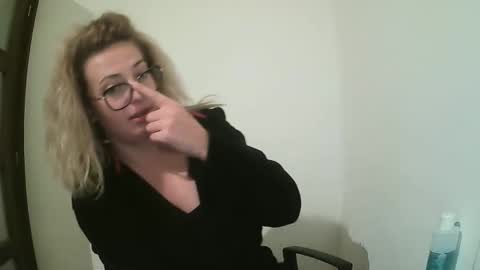Selenna online show from 09-27-25, 05:18