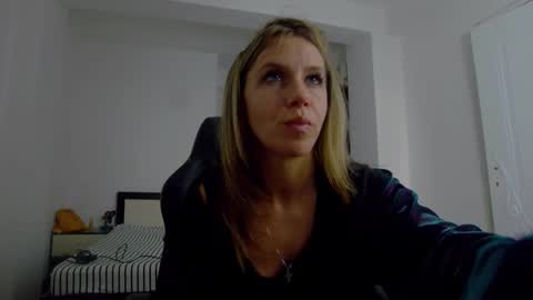 sellena_angel online show from 11-22-25, 10:03