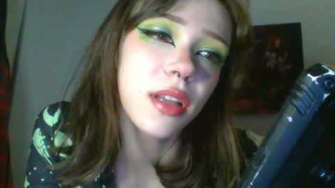Snapshot of sendforesme chatting on 01-19-25, 12:17 goddess esme  online show from 01-19-25, 12:17