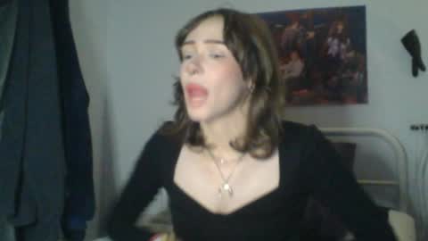 Snapshot of sendforesme chatting on 10-11-25, 12:32 goddess esme  online show from 10-11-25, 12:32