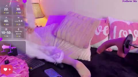 Sennia online show from 10-23-25, 02:16