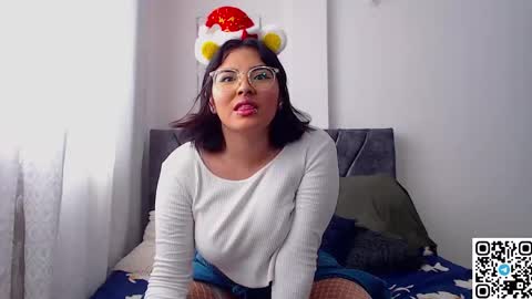 Camille and sophie online show from 12-24-24, 08:16