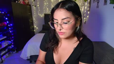 Camille and sophie online show from 12-19-25, 11:45