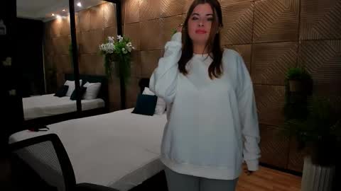 Snapshot of sensualcharisma chatting on 10-17-25, 01:53 Becca online show from 10-17-25, 01:53