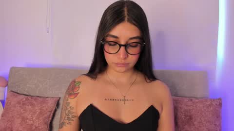 Snapshot of sensualhaven_ chatting on 01-29-25, 10:43 sensualhaven_ online show from 01-29-25, 10:43