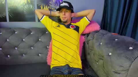 Snapshot of sensualsoulss chatting on 10-17-25, 12:41 sensualsoulss online show from 10-17-25, 12:41