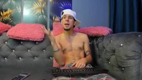 Snapshot of sensualsoulss chatting on 10-18-25, 12:39 sensualsoulss online show from 10-18-25, 12:39