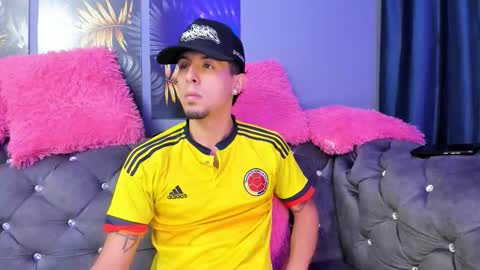 Snapshot of sensualsoulss chatting on 11-04-25, 12:59 sensualsoulss online show from 11-04-25, 12:59