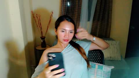 Snapshot of sensuous_rose chatting on 02-12-25, 01:37 ROSE online show from 02-12-25, 01:37
